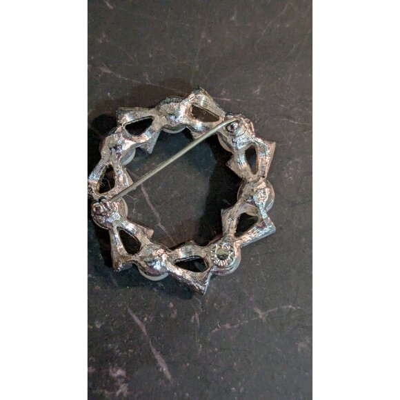 Vintage Pearl look & Rhinestone Circle Brooch Pin - Picture 6 of 6